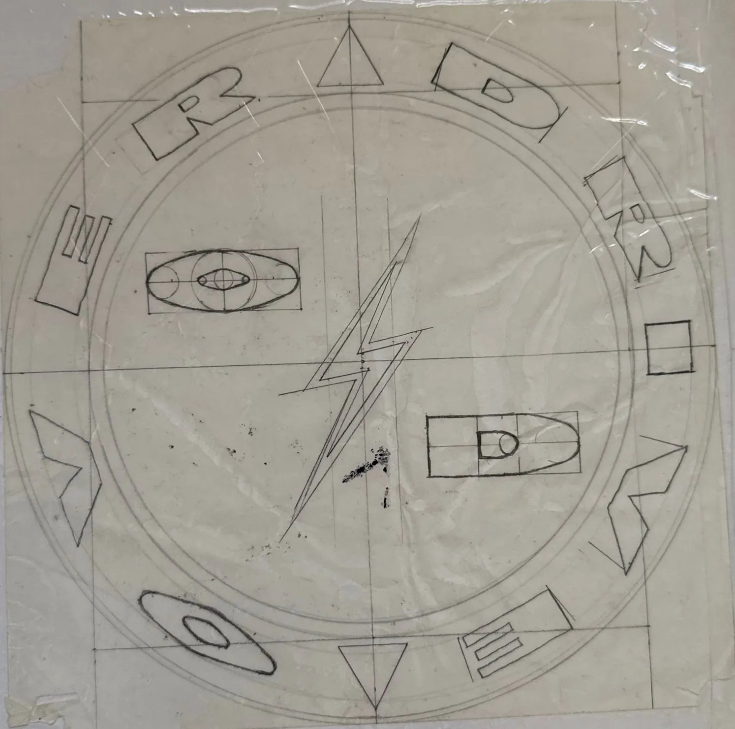 Dibujo a lápiz del logo de Over Drive: un círculo con las letras OVER DRIVE alrededor y O, un rayo y D en el centro, con las líneas de construcción a la vista.